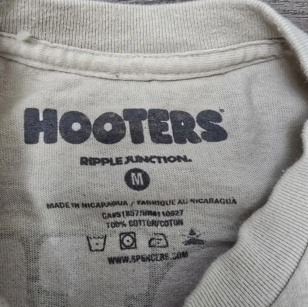 Hooters Vintage Short Sleeve Tee Size Medium Graphic Streetwear